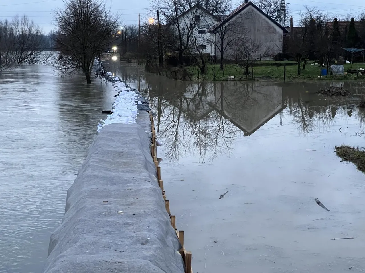 poplava (9) poplava (9)