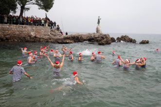 Udruga Opatijski kukali odradili su prvo novogodišnje kupanje