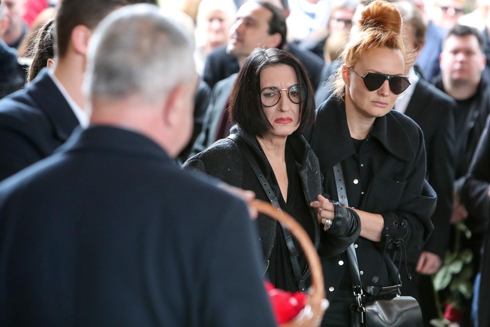 Obitelj Massima Savića na posljednjem ispraćaju na Gradskom groblju Zadar