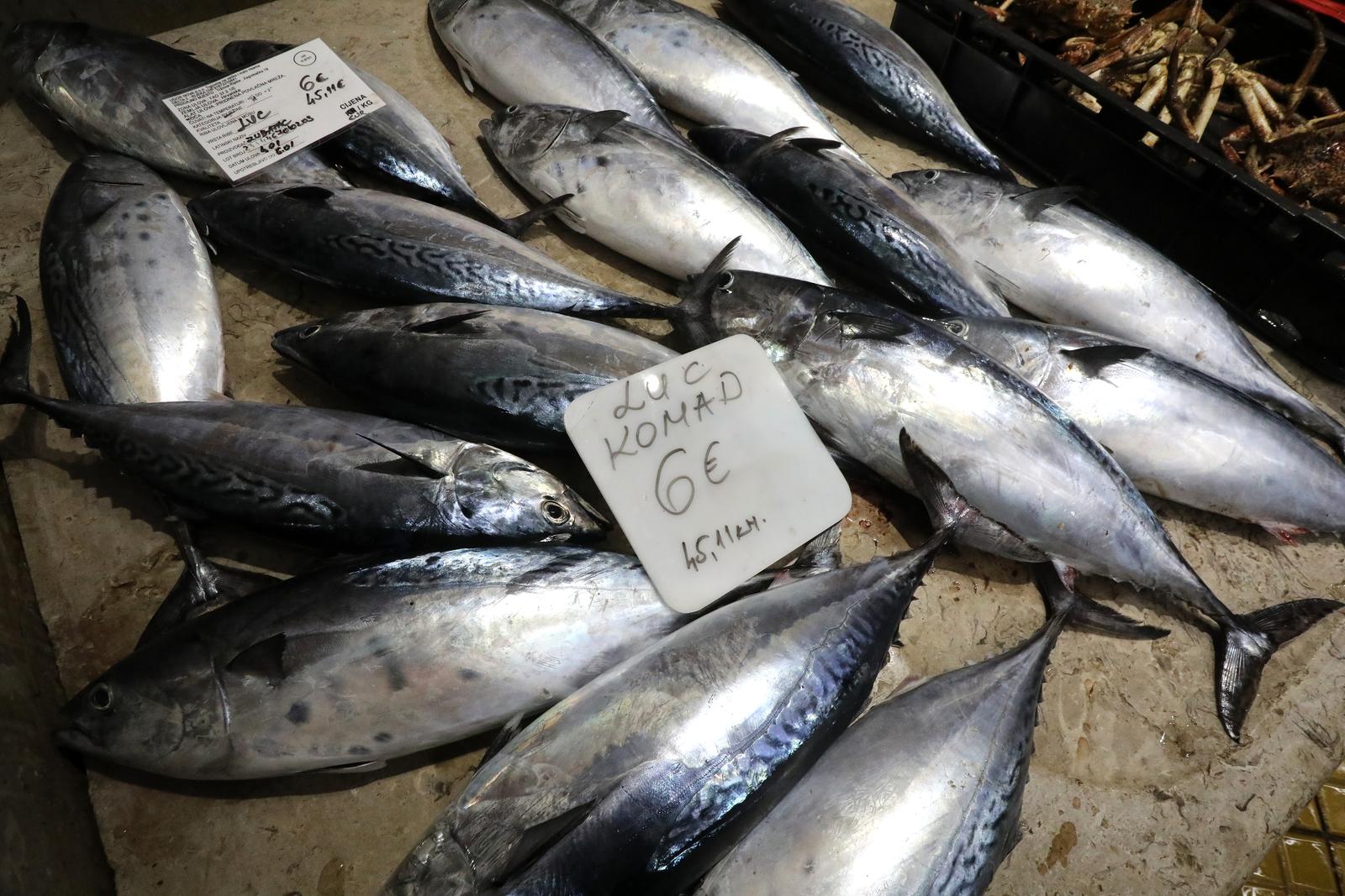 Rijeka: Cijene voća, povrća i ribe na tržnici