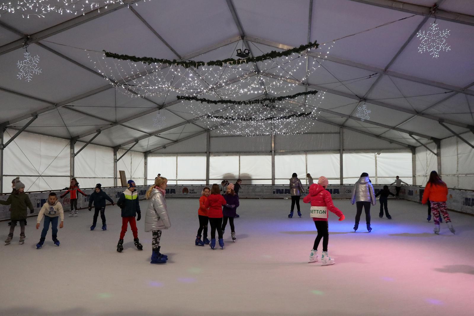 Rijeka: Djeca uživaju na klizalištu Morska pahuljica tijekom zimskih praznika Rijeka: Djeca uživaju na klizalištu Morska pahuljica tijekom zimskih praznika