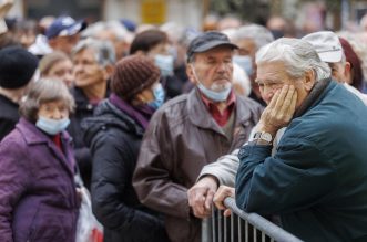 Rijeka: Proslava Badnjaka po Julijanskom kalendaru uz podjelu posne hrane na Koblerovom trgu