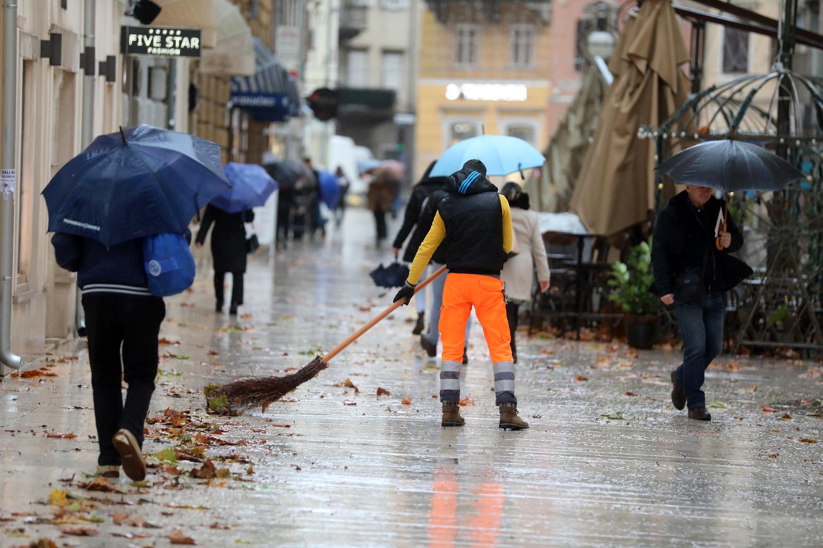 Kišno prijepodne u Rijeci Kišno prijepodne u Rijeci