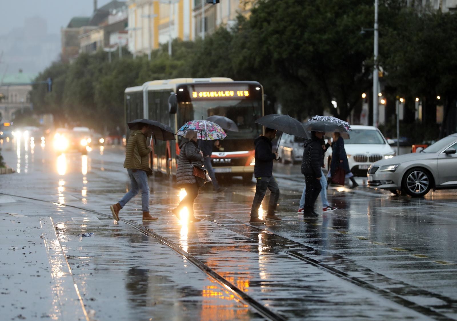 Kišno prijepodne u Rijeci Kišno prijepodne u Rijeci