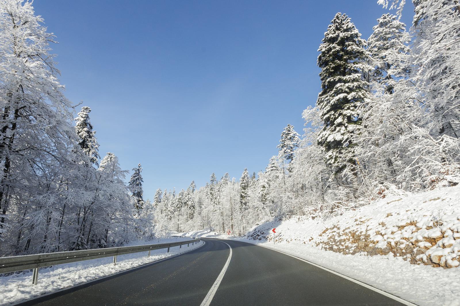 Snijeg zabijelio Gorski Kotar Snijeg zabijelio Gorski Kotar
