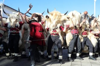 Grobnički dondolaši u svom pohodu stigli u centar Dražica