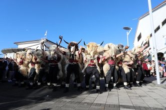 Grobnički dondolaši u svom pohodu stigli u centar Dražica