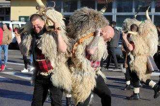 Grobnički dondolaši u svom pohodu stigli u centar Dražica