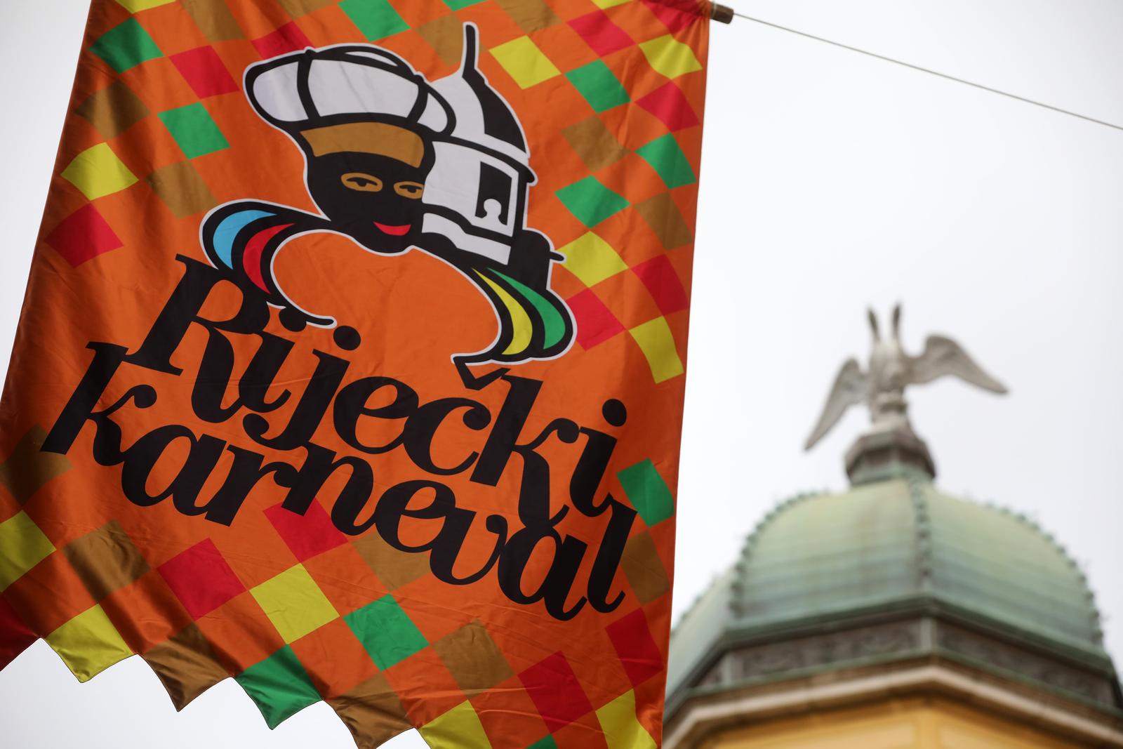 Korzo ukrašen zastavama i vrpcama uoči Riječkog karnevala Korzo ukrašen zastavama i vrpcama uoči Riječkog karnevala