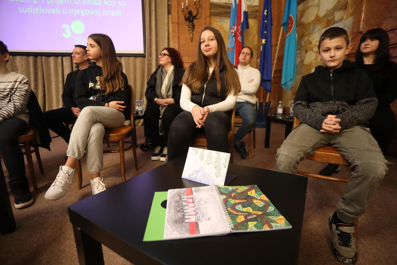 Rijeka: Predstavljen kalendar Primorsko-goranske županije s likovnim radovima osnovnoškolaca Rijeka: Predstavljen kalendar Primorsko-goranske županije s likovnim radovima osnovnoškolaca