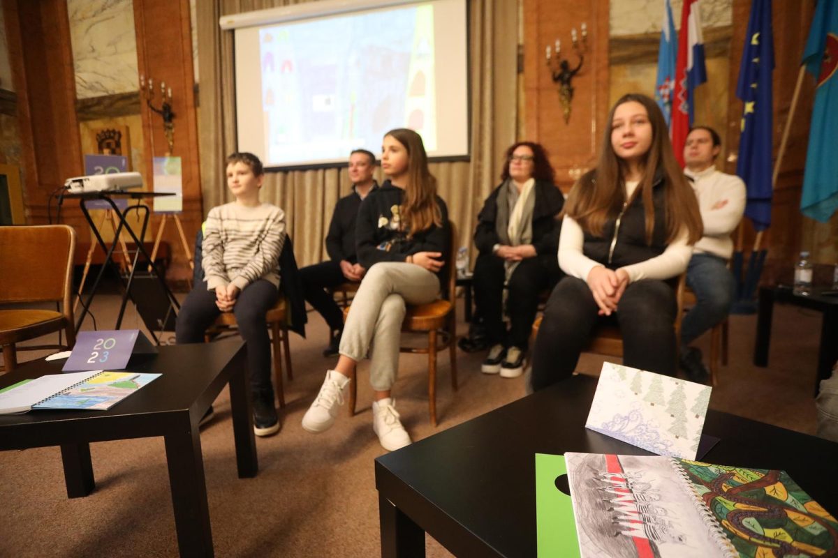 Rijeka: Predstavljen kalendar Primorsko-goranske županije s likovnim radovima osnovnoškolaca