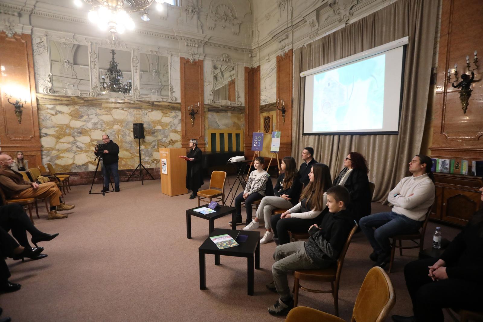 Rijeka: Predstavljen kalendar Primorsko-goranske županije s likovnim radovima osnovnoškolaca Rijeka: Predstavljen kalendar Primorsko-goranske županije s likovnim radovima osnovnoškolaca