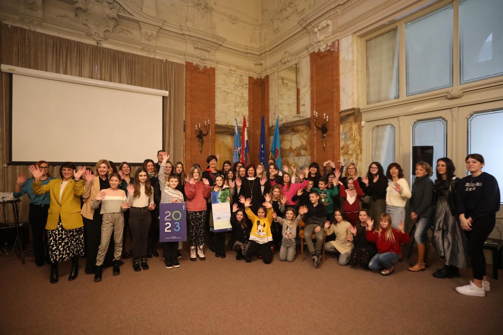 Rijeka: Predstavljen kalendar Primorsko-goranske županije s likovnim radovima osnovnoškolaca Rijeka: Predstavljen kalendar Primorsko-goranske županije s likovnim radovima osnovnoškolaca