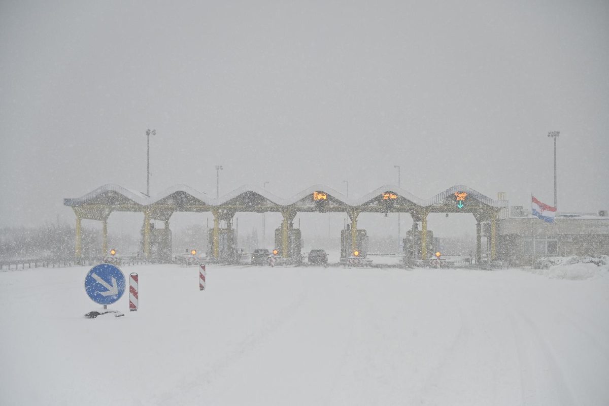 Nanosi snijega na autocesti A1 prema Dubrovniku