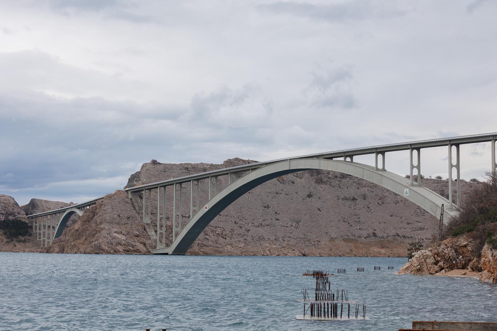 Zbog olujne bure Krčki most je do 9 sati ujutro bio zatvoren za sav promet