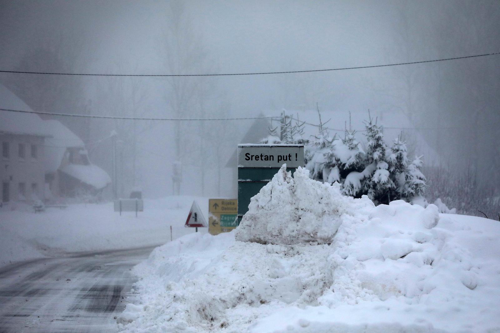 Snijeg okovao Delnice Snijeg okovao Delnice