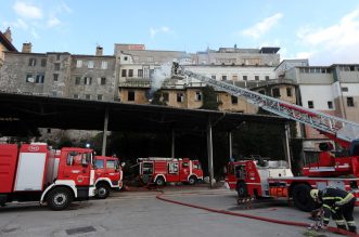 Rijeka: Vatrogasci ugasili požar napuštenog objekta koji često koriste beskućnici