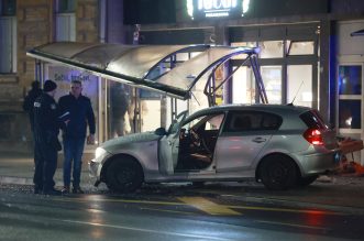 Kaos u centru Osijeka: BMW-om pokosio autobusnu stanicu,