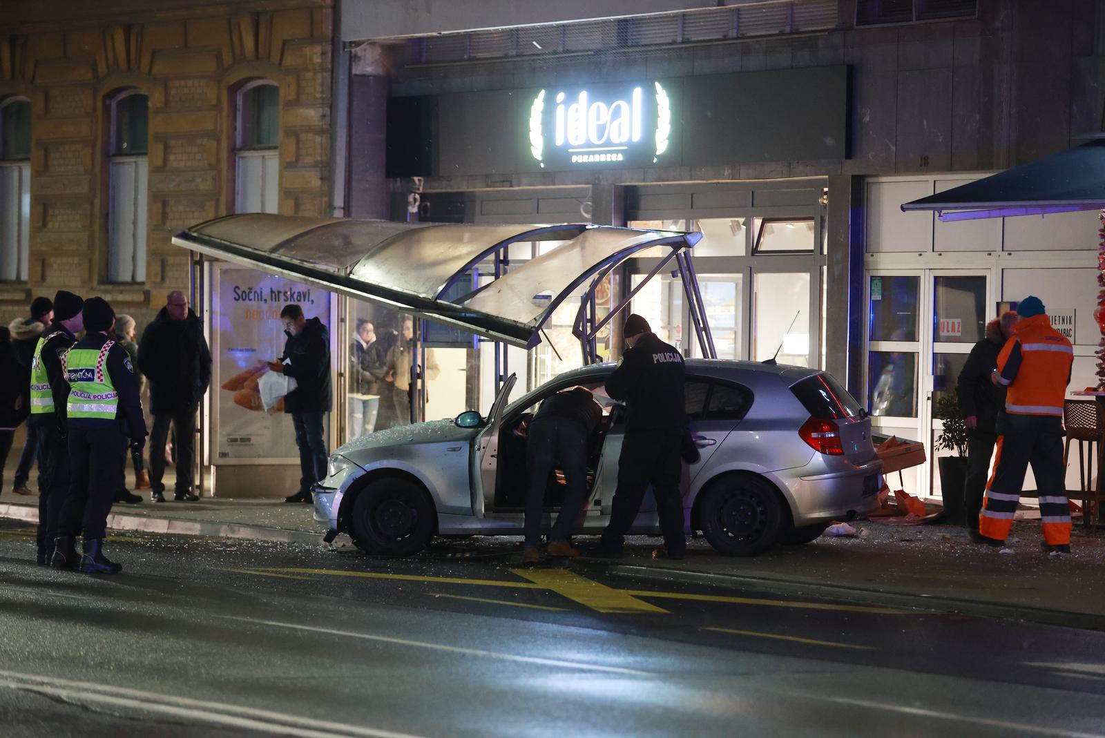 Kaos u centru Osijeka: BMW-om pokosio autobusnu stanicu, Kaos u centru Osijeka: BMW-om pokosio autobusnu stanicu,