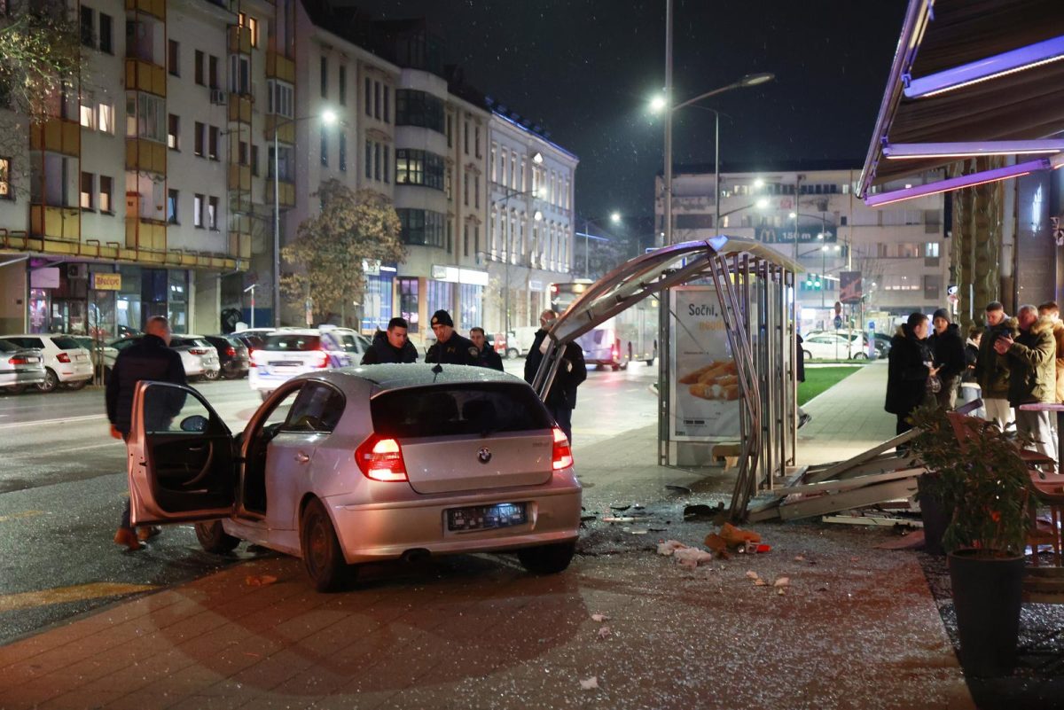 Kaos u centru Osijeka: BMW-om pokosio autobusnu stanicu,