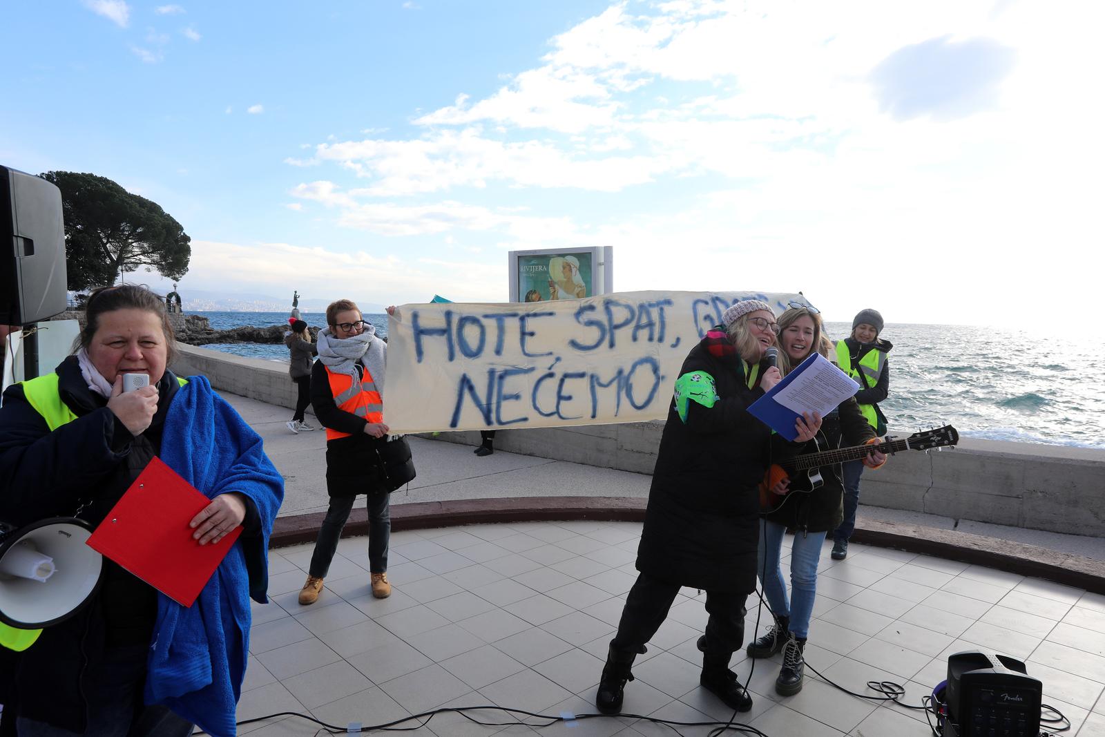 Opatija: Građani prosvjedovali protiv Prijedloga Zakona o pomorskom dobru i morskim lukama Opatija: Građani prosvjedovali protiv Prijedloga Zakona o pomorskom dobru i morskim lukama