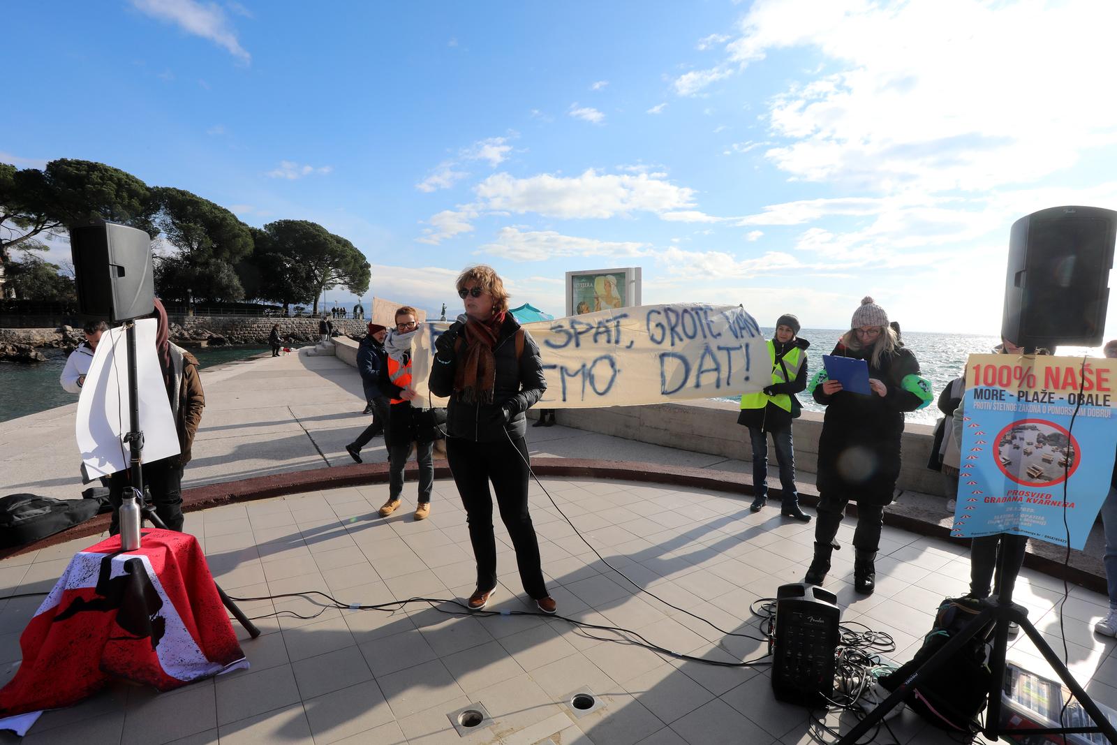 Opatija: Građani prosvjedovali protiv Prijedloga Zakona o pomorskom dobru i morskim lukama Opatija: Građani prosvjedovali protiv Prijedloga Zakona o pomorskom dobru i morskim lukama
