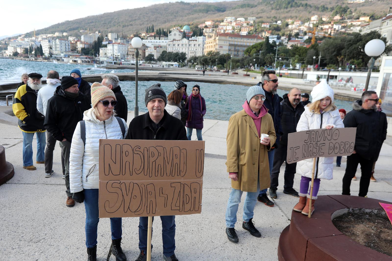 Opatija: Građani prosvjedovali protiv Prijedloga Zakona o pomorskom dobru i morskim lukama Opatija: Građani prosvjedovali protiv Prijedloga Zakona o pomorskom dobru i morskim lukama