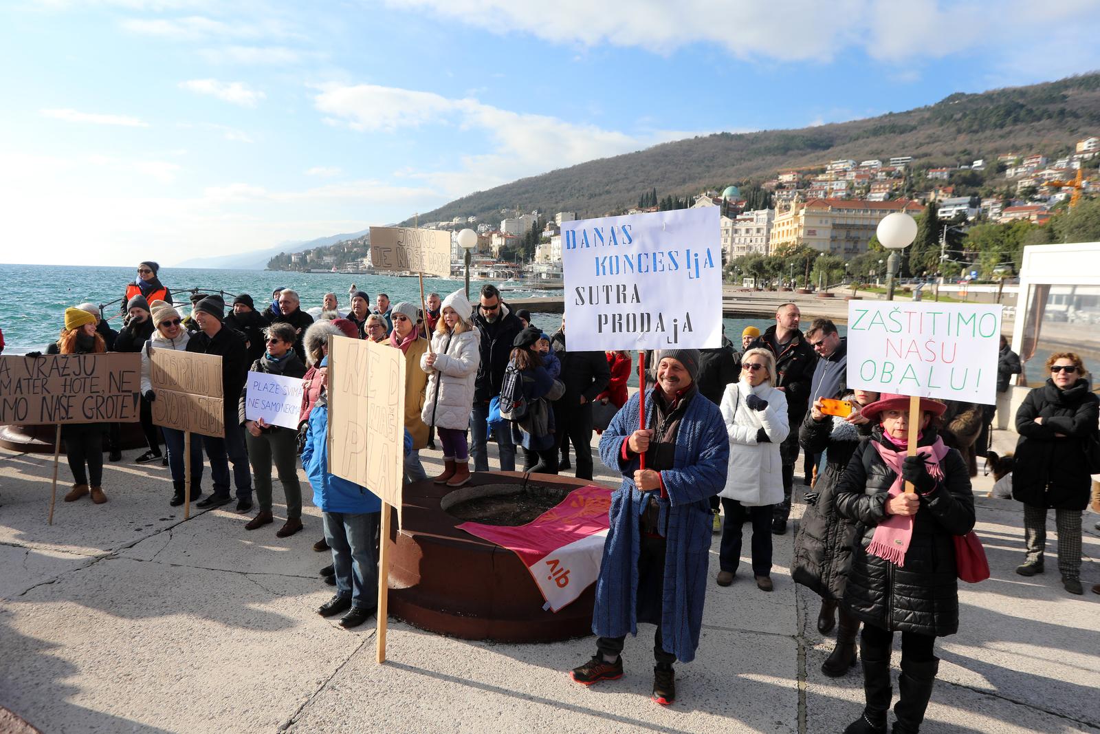 Opatija: Građani prosvjedovali protiv Prijedloga Zakona o pomorskom dobru i morskim lukama Opatija: Građani prosvjedovali protiv Prijedloga Zakona o pomorskom dobru i morskim lukama