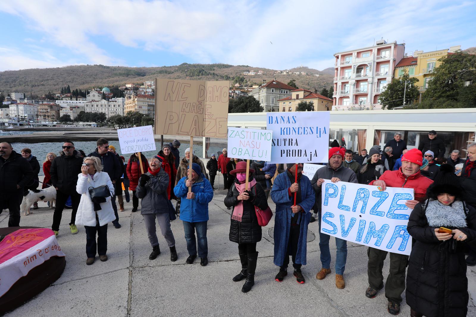Opatija: Građani prosvjedovali protiv Prijedloga Zakona o pomorskom dobru i morskim lukama Opatija: Građani prosvjedovali protiv Prijedloga Zakona o pomorskom dobru i morskim lukama