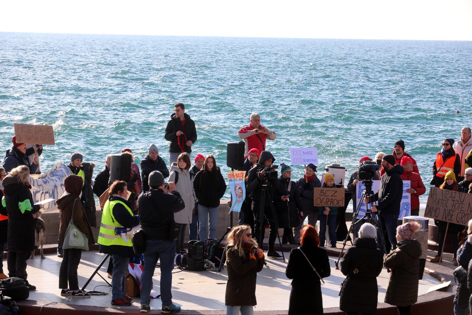 Opatija: Građani prosvjedovali protiv Prijedloga Zakona o pomorskom dobru i morskim lukama Opatija: Građani prosvjedovali protiv Prijedloga Zakona o pomorskom dobru i morskim lukama