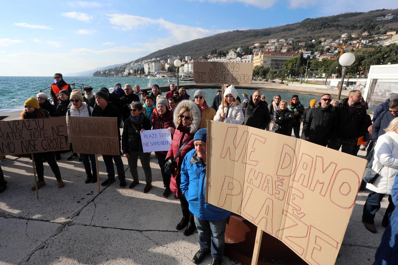 Opatija: Građani prosvjedovali protiv Prijedloga Zakona o pomorskom dobru i morskim lukama Opatija: Građani prosvjedovali protiv Prijedloga Zakona o pomorskom dobru i morskim lukama