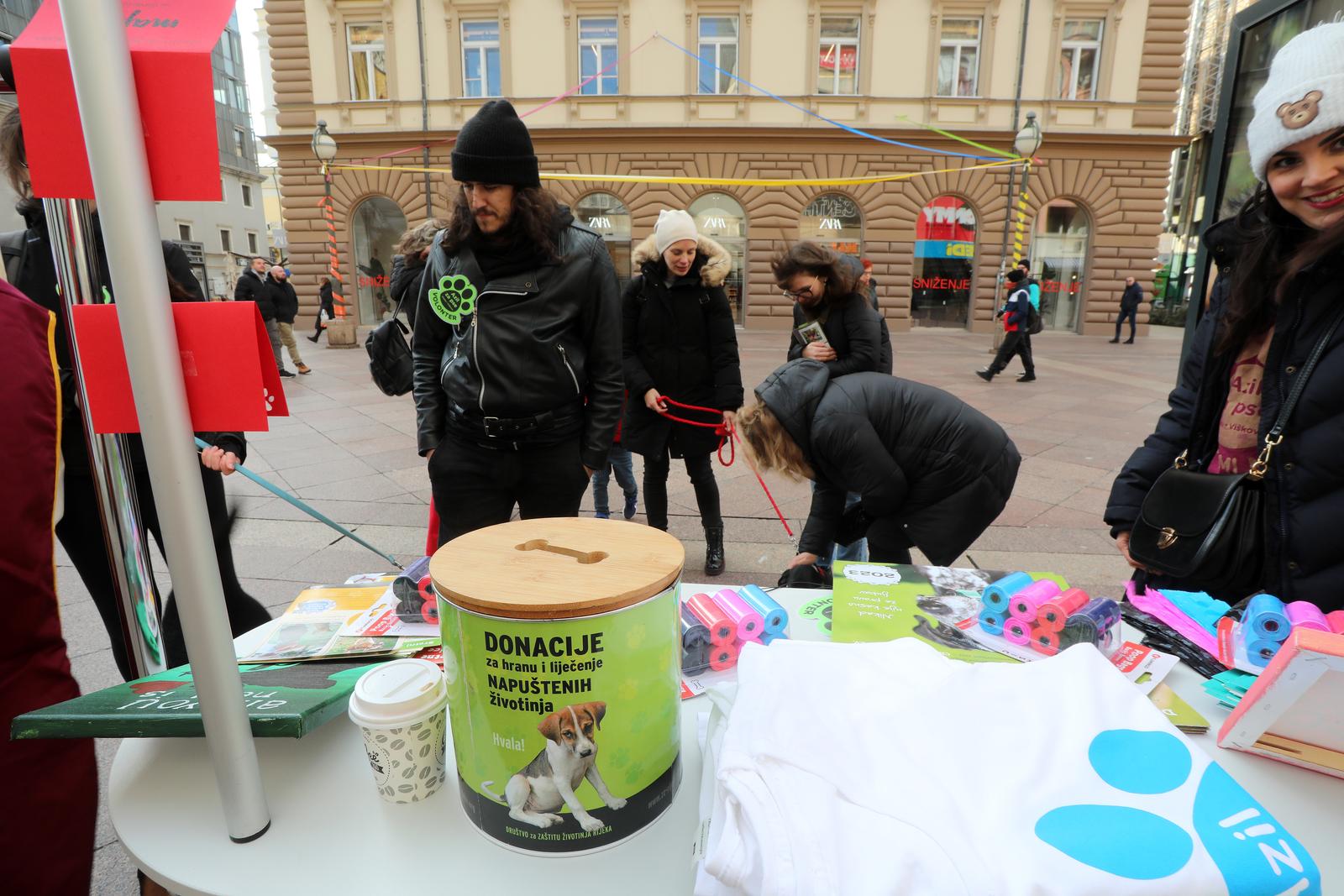 Rijeka: Volonteri riječkog azila na Korzu predstavili pse spremne za udomljavanje Rijeka: Volonteri riječkog azila na Korzu predstavili pse spremne za udomljavanje