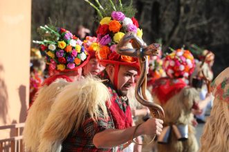 Matulji: Zvončarska skupina Vlahov breg s grupom maškara u obilasku sela u zaleđu Matulja