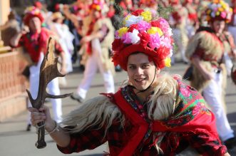 Matulji: Zvončarska skupina Vlahov breg s grupom maškara u obilasku sela u zaleđu Matulja