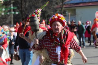 Matulji: Zvončarska skupina Vlahov breg s grupom maškara u obilasku sela u zaleđu Matulja