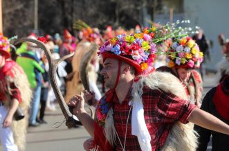 Matulji: Zvončarska skupina Vlahov breg s grupom maškara u obilasku sela u zaleđu Matulja