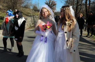 Matulji: Zvončarska skupina Vlahov breg s grupom maškara u obilasku sela u zaleđu Matulja