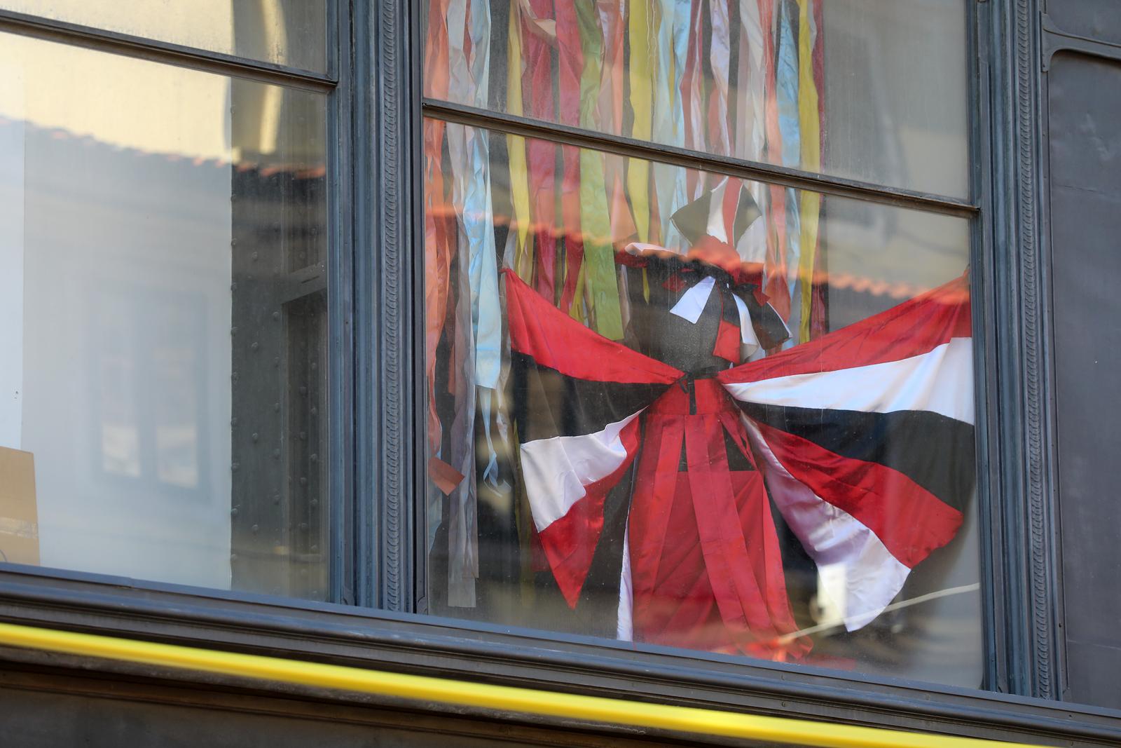 Rijeka: Izlozi trgovina na Korzu u znaku su karnevala