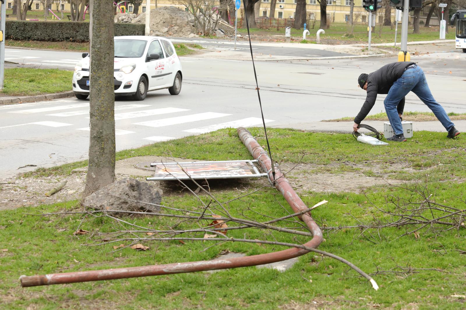Olujni vjetar prouzročio štetu u Osijeku Olujni vjetar prouzročio štetu u Osijeku