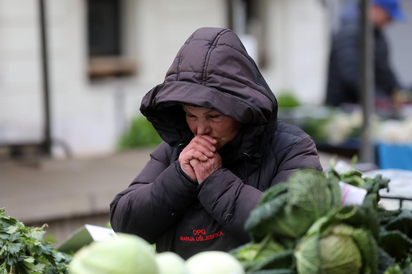 Hladno jutro na riječkoj tržnici Hladno jutro na riječkoj tržnici