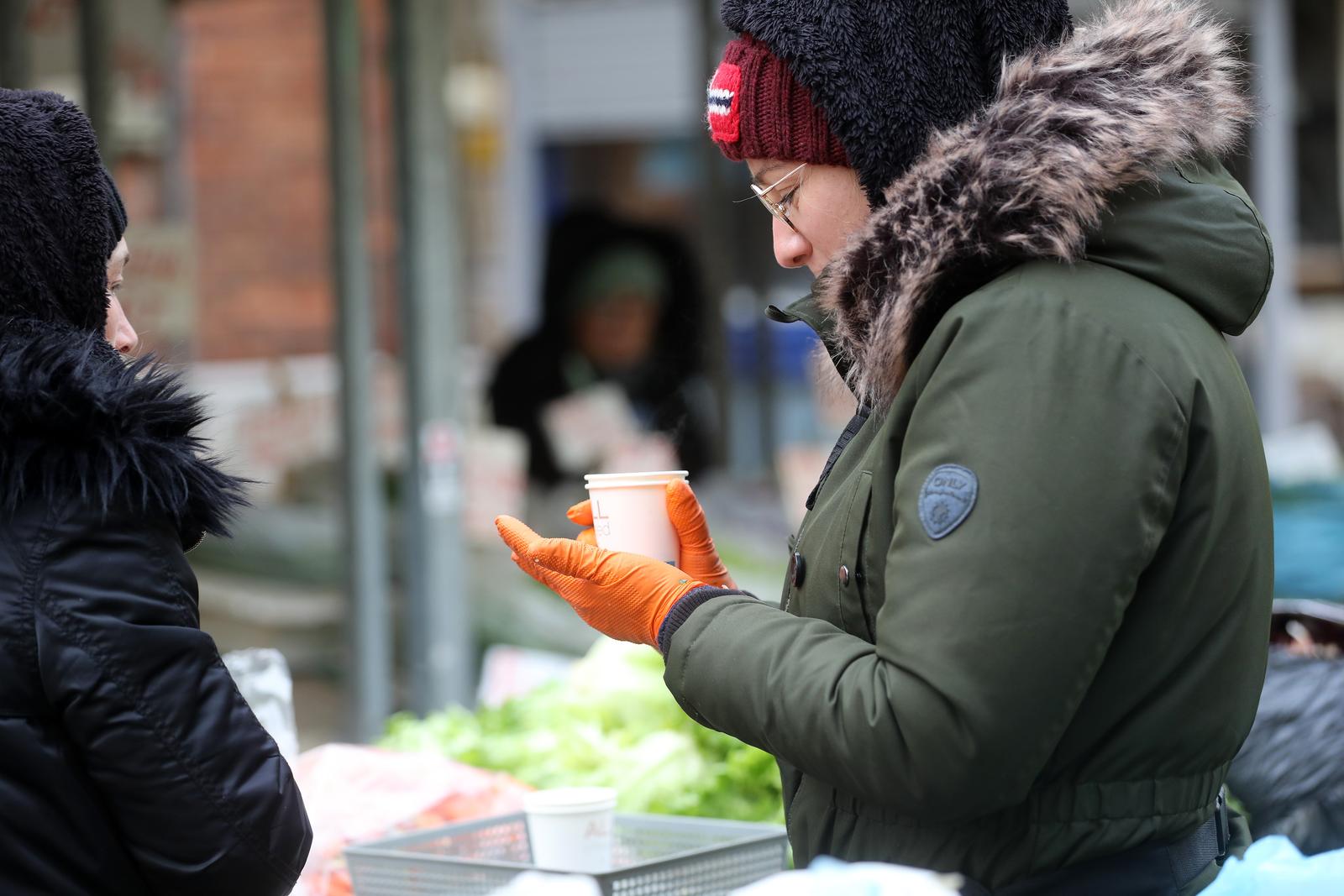 Hladno jutro na riječkoj tržnici Hladno jutro na riječkoj tržnici