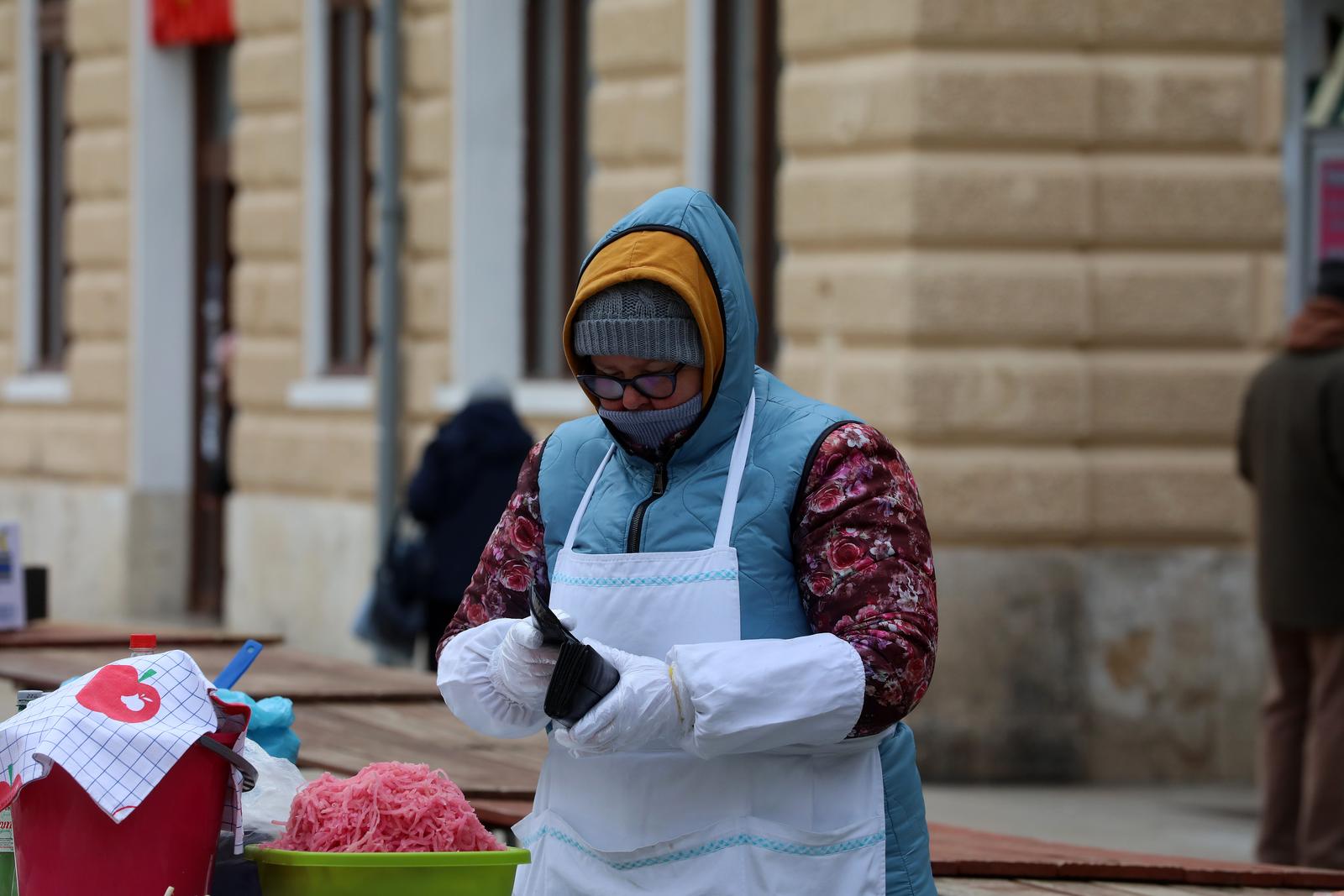 Hladno jutro na riječkoj tržnici Hladno jutro na riječkoj tržnici