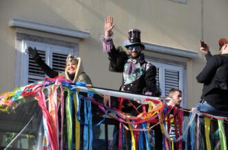 CARneval povorka, prava motorna maškarana manifestacija, prošla je riječkim ulicama