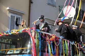 CARneval povorka, prava motorna maškarana manifestacija, prošla je riječkim ulicama