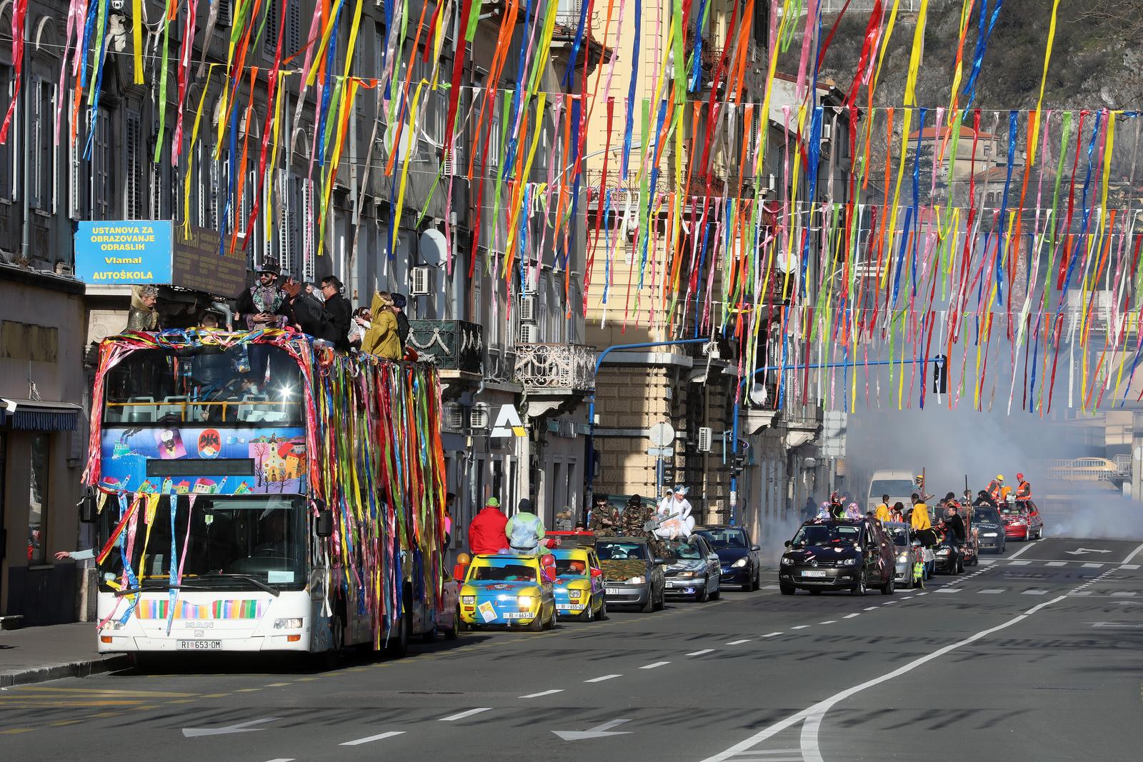CARneval povorka, prava motorna maškarana manifestacija, prošla je riječkim ulicama