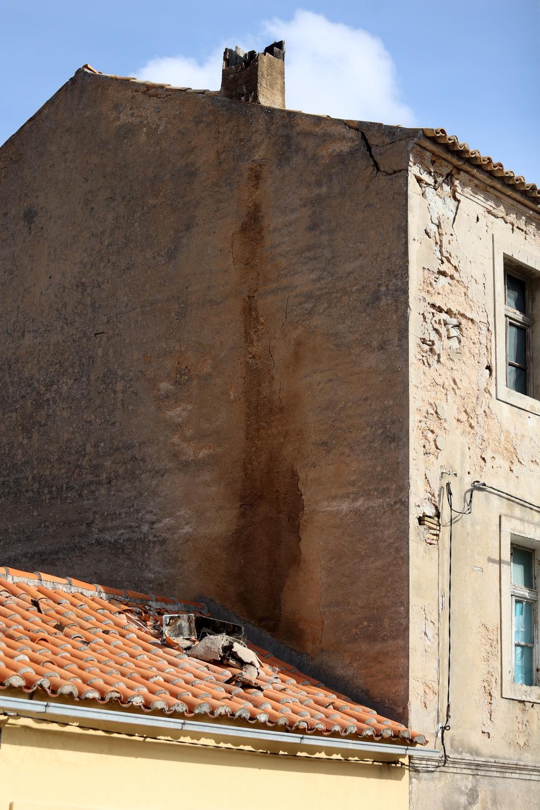 Epicentar potresa u Baščanskoj Dragi, uslijed potresa srušio se dimnjak Epicentar potresa u Baščanskoj Dragi, uslijed potresa srušio se dimnjak