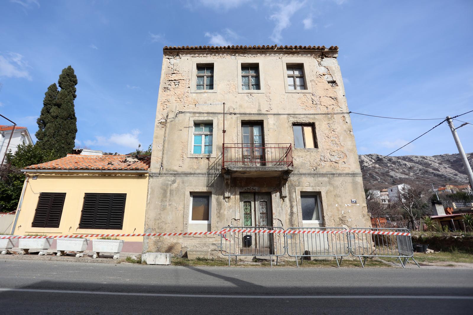 Epicentar potresa u Baščanskoj Dragi, uslijed potresa srušio se dimnjak Epicentar potresa u Baščanskoj Dragi, uslijed potresa srušio se dimnjak