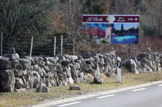 Na ulazu u Punat na Krku oštećen suhozid