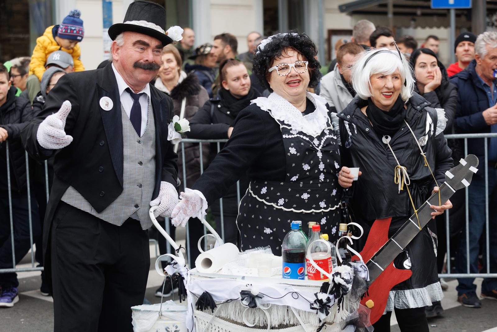 Rijeka: Oko devet tisuća maškara sudjelovalo na tradicionalnom Riječkom karnevalu