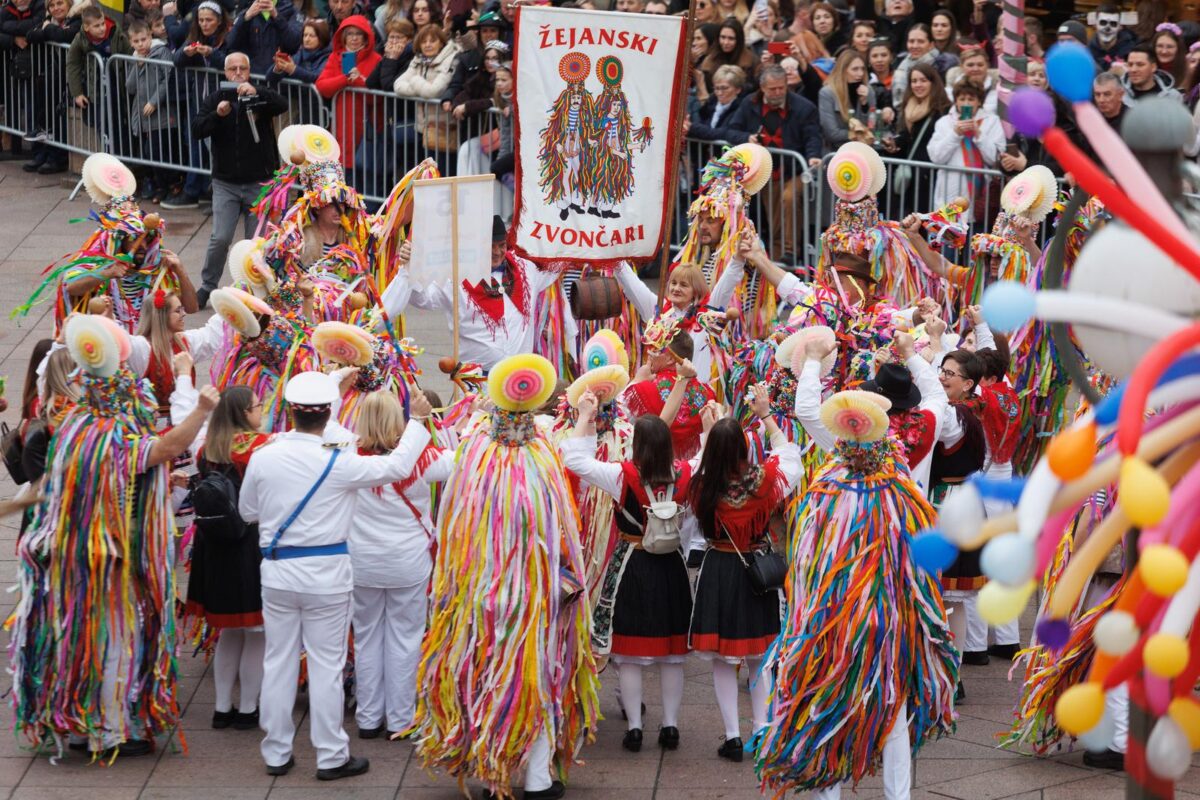 Rijeka: Oko devet tisuća maškara sudjelovalo na tradicionalnom Riječkom karnevalu